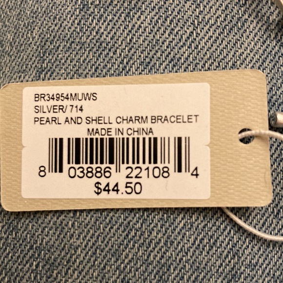 NWT. Tommy Bahama Pearl and shell charm bracelet. Silverstone. Stunning for vaca - Picture 7 of 8